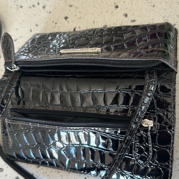 Jaclyn Smith Black/Brown Croc Patent Vegan Leather Small Crossbody Wallet EUC - Picture 8 of 10